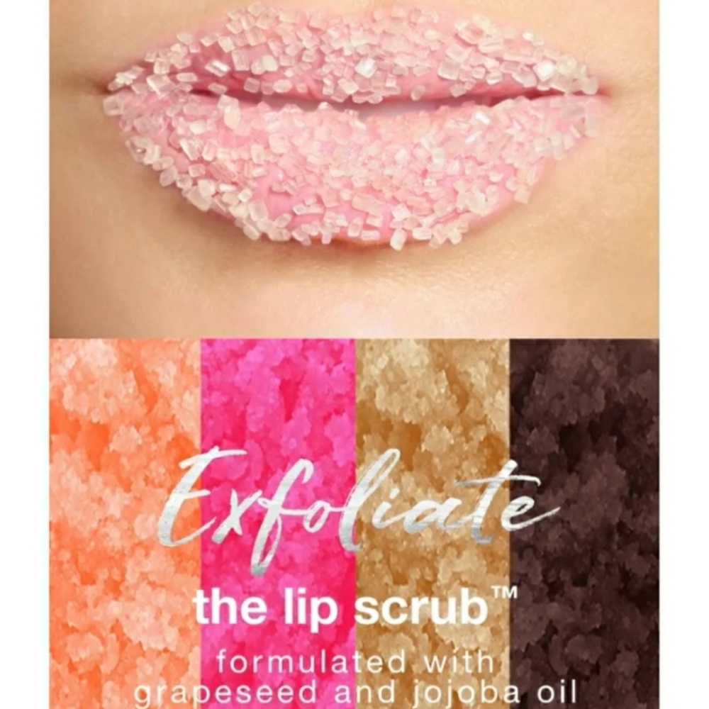 SARA HAPP SPARKLING PEACH LIP SCRUB.